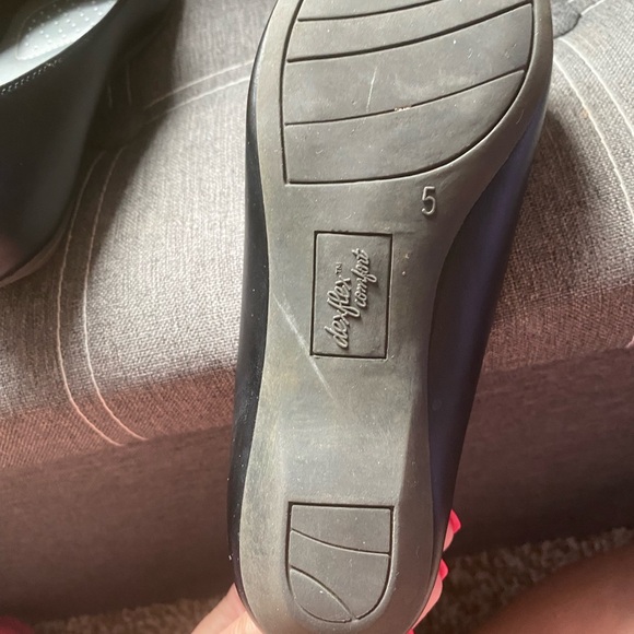 Dexflex Comfort Black Flats Versatile and Stylish - Picture 4 of 4